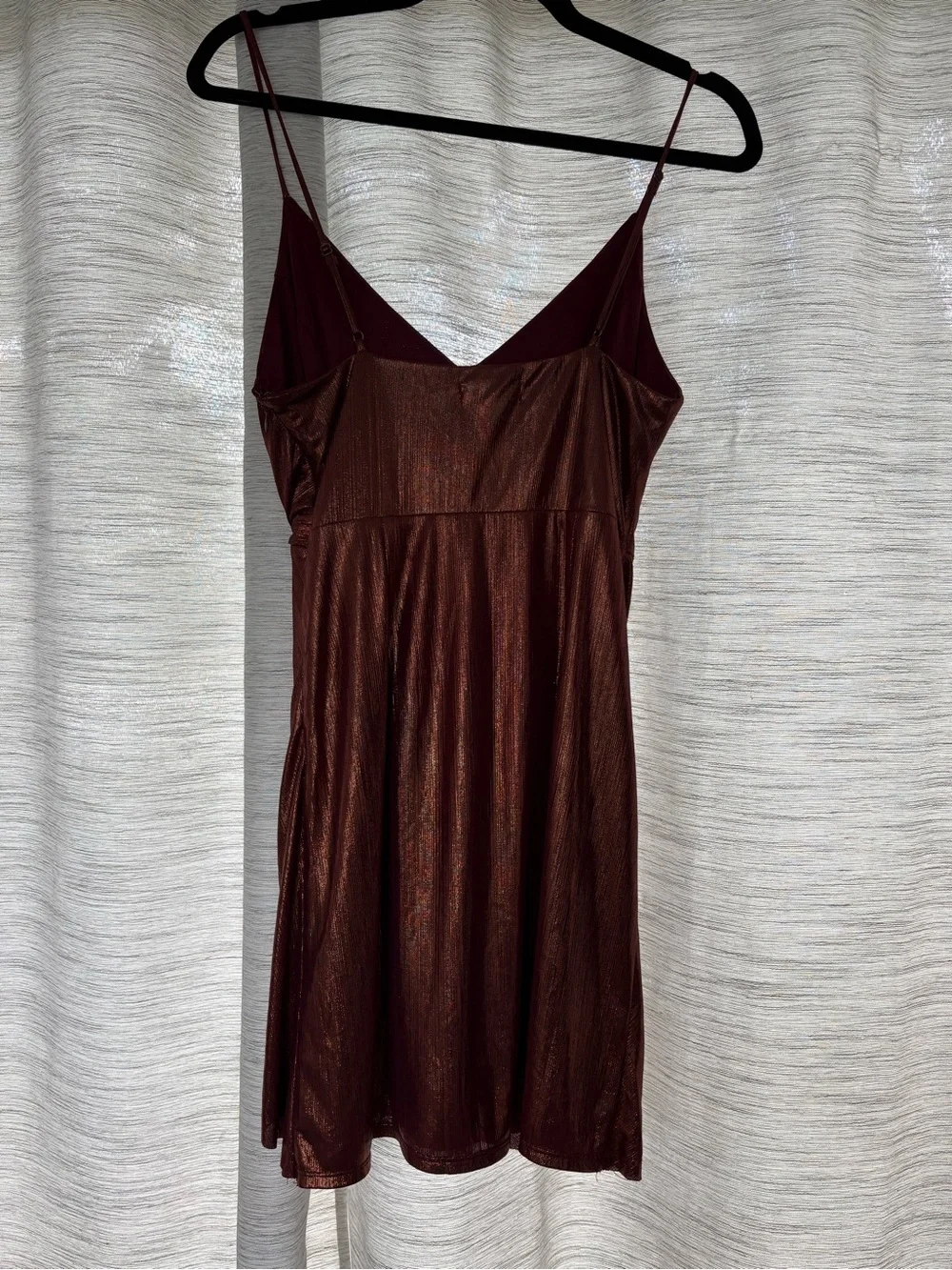Dainty hooligan - nwt- size M - Shimmer Twist-Front Mini Dress in Deep Burgundy - Picture 5 of 5